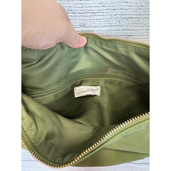 Universal Thread Women's Green Slouchy Crescent Shoulder Bag - Picture 5 of 6